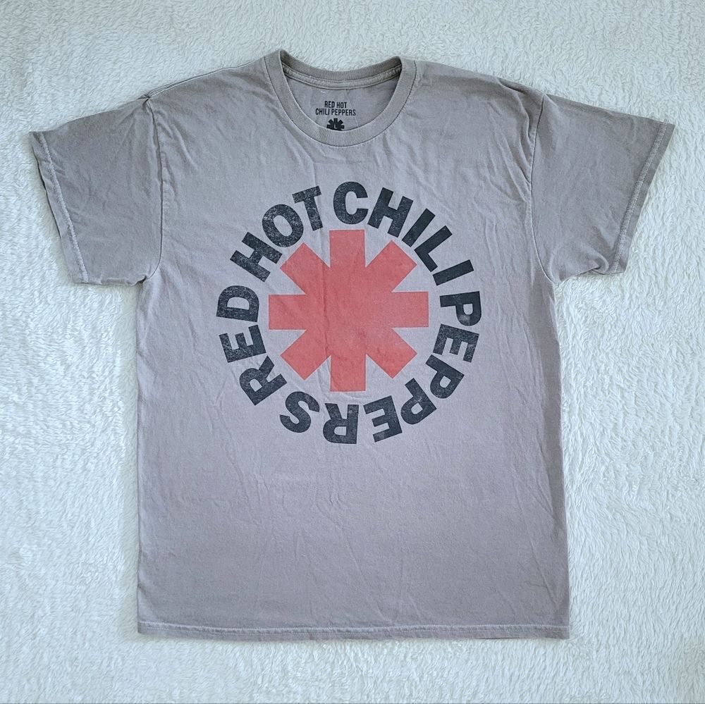 Red♥️ Hot🔥 Chili Peppers🌶 Graphic Tee👕 - NWT
